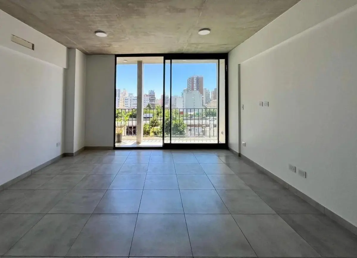 Monoambiente amoblado en 5° piso al frente en San Cristóbal