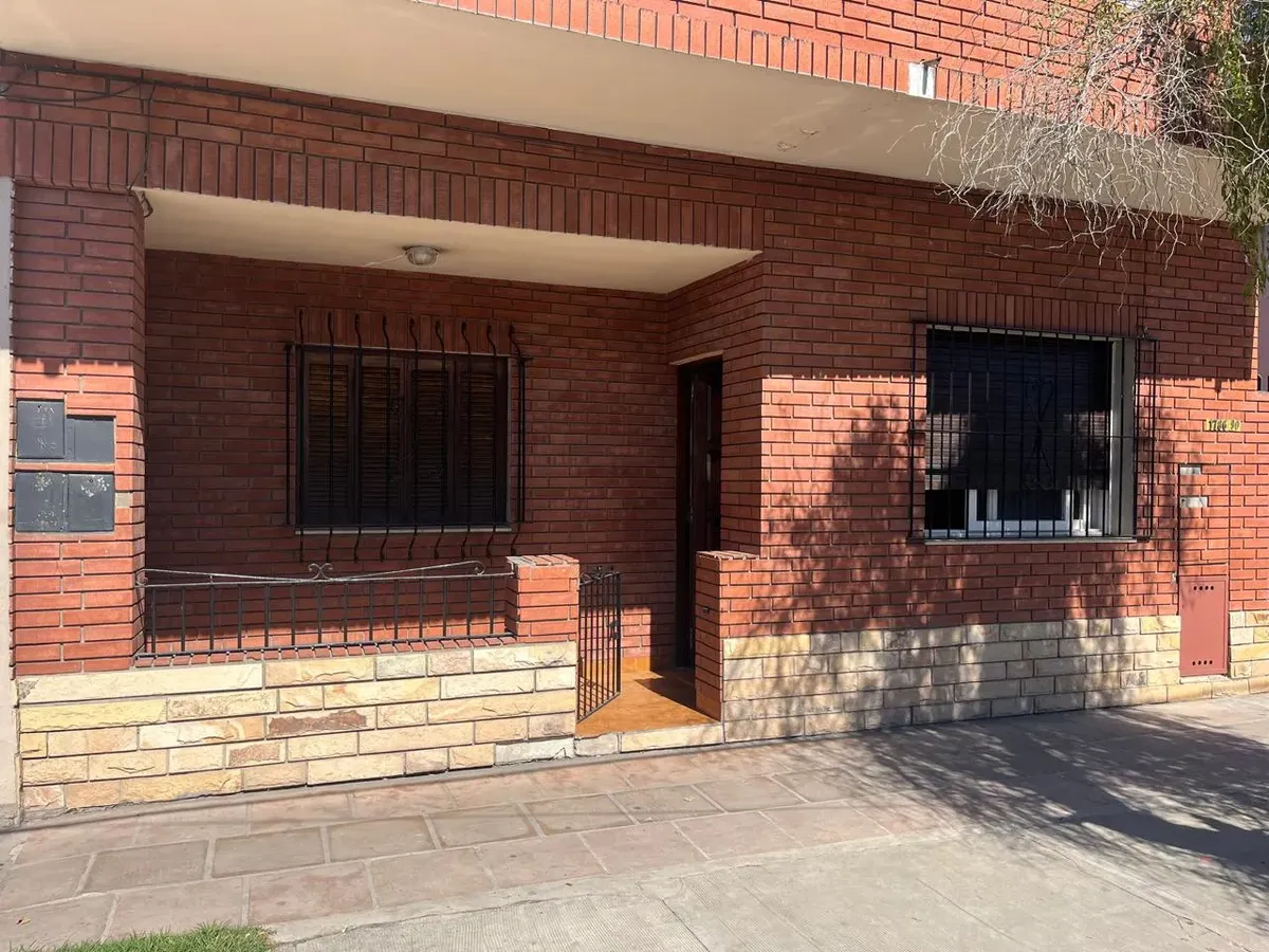 Casa de três ambientes em Hurlingham Santa Clara