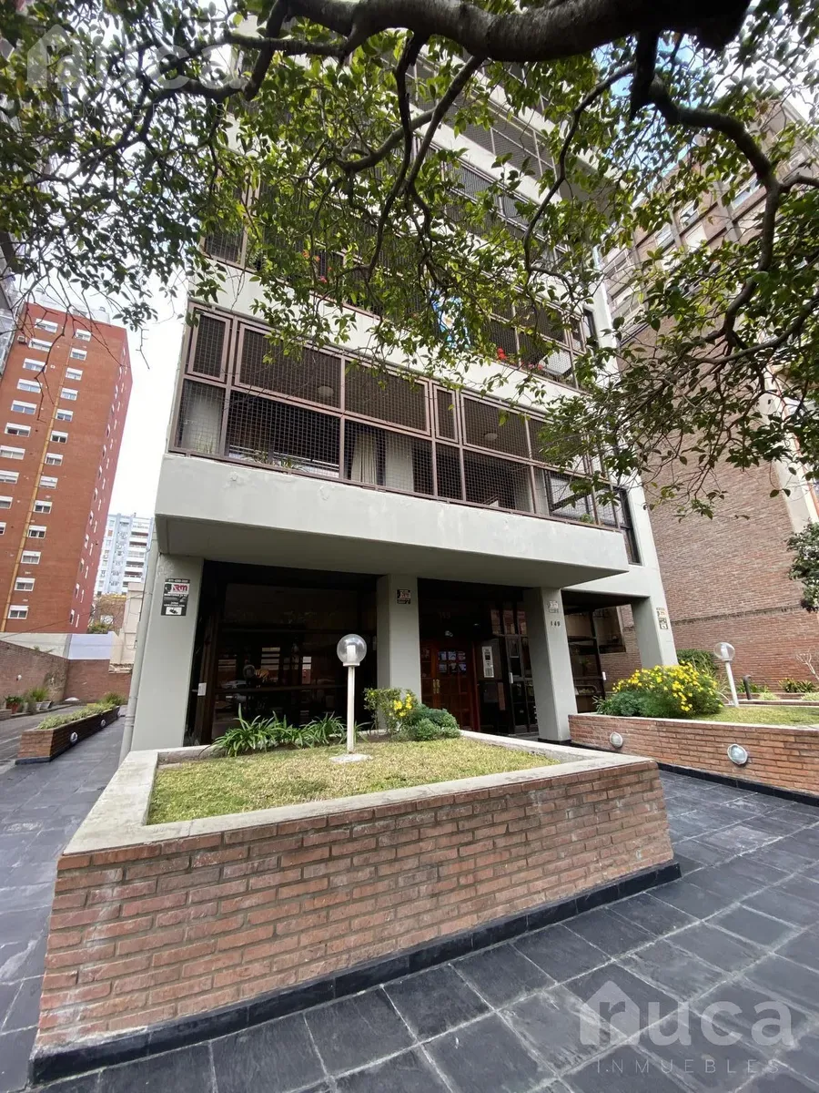 Apartamento de 3 dormitórios com dependência e vaga de garagem em Martínez