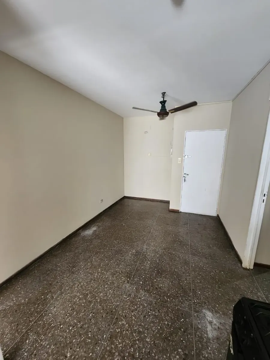 Departamento de 5 ambientes al frente en Ramos Mejía