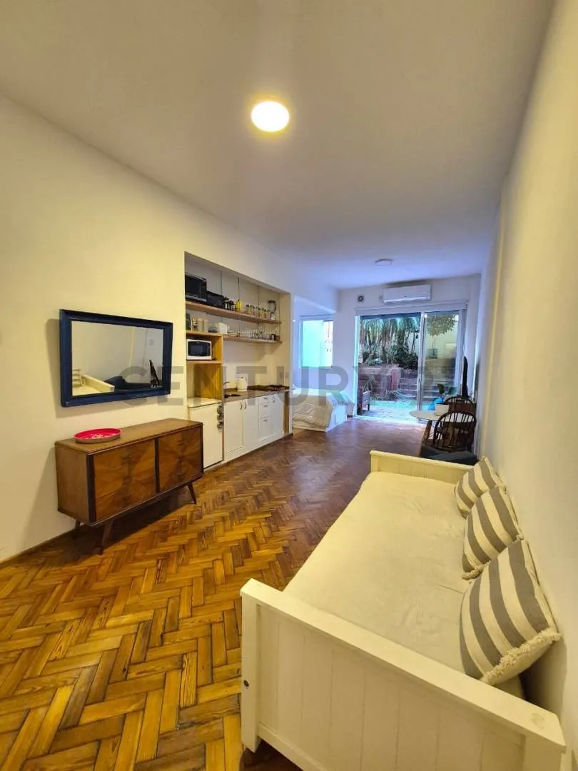 Furnished studio apartment with private garden in Recoleta
