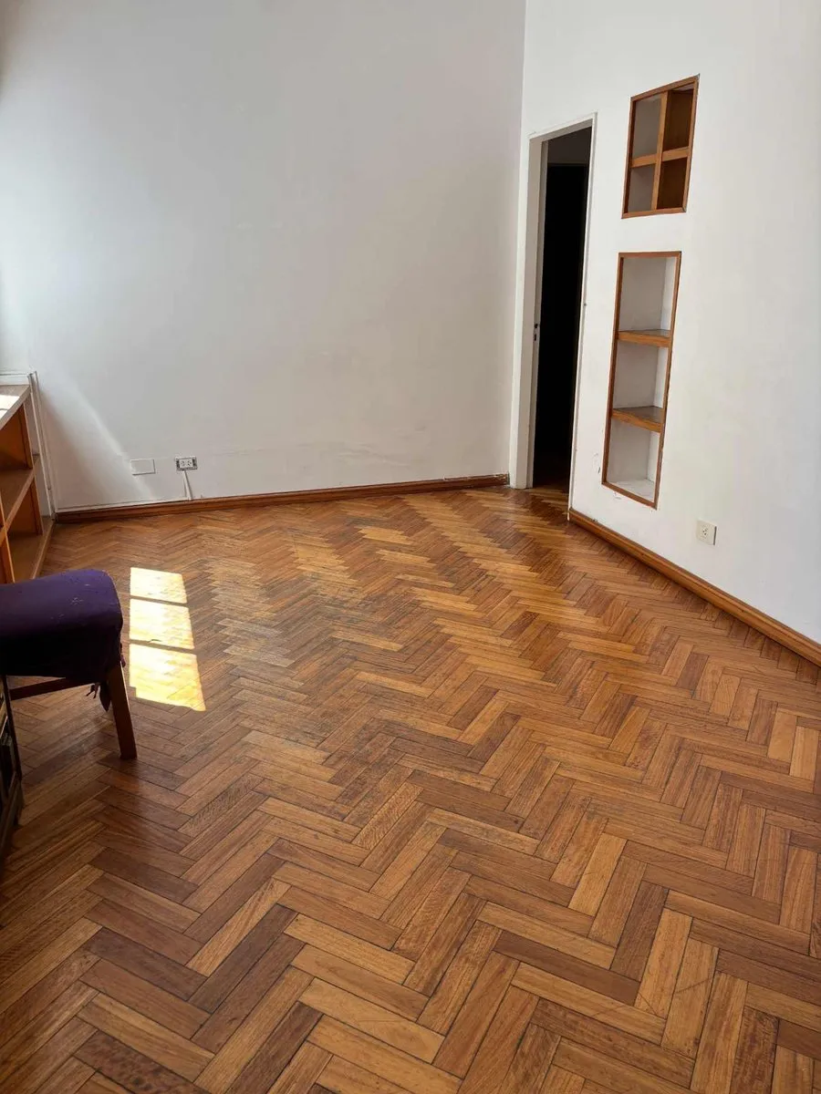Departamento de 3 ambientes con balcón en Balvanera