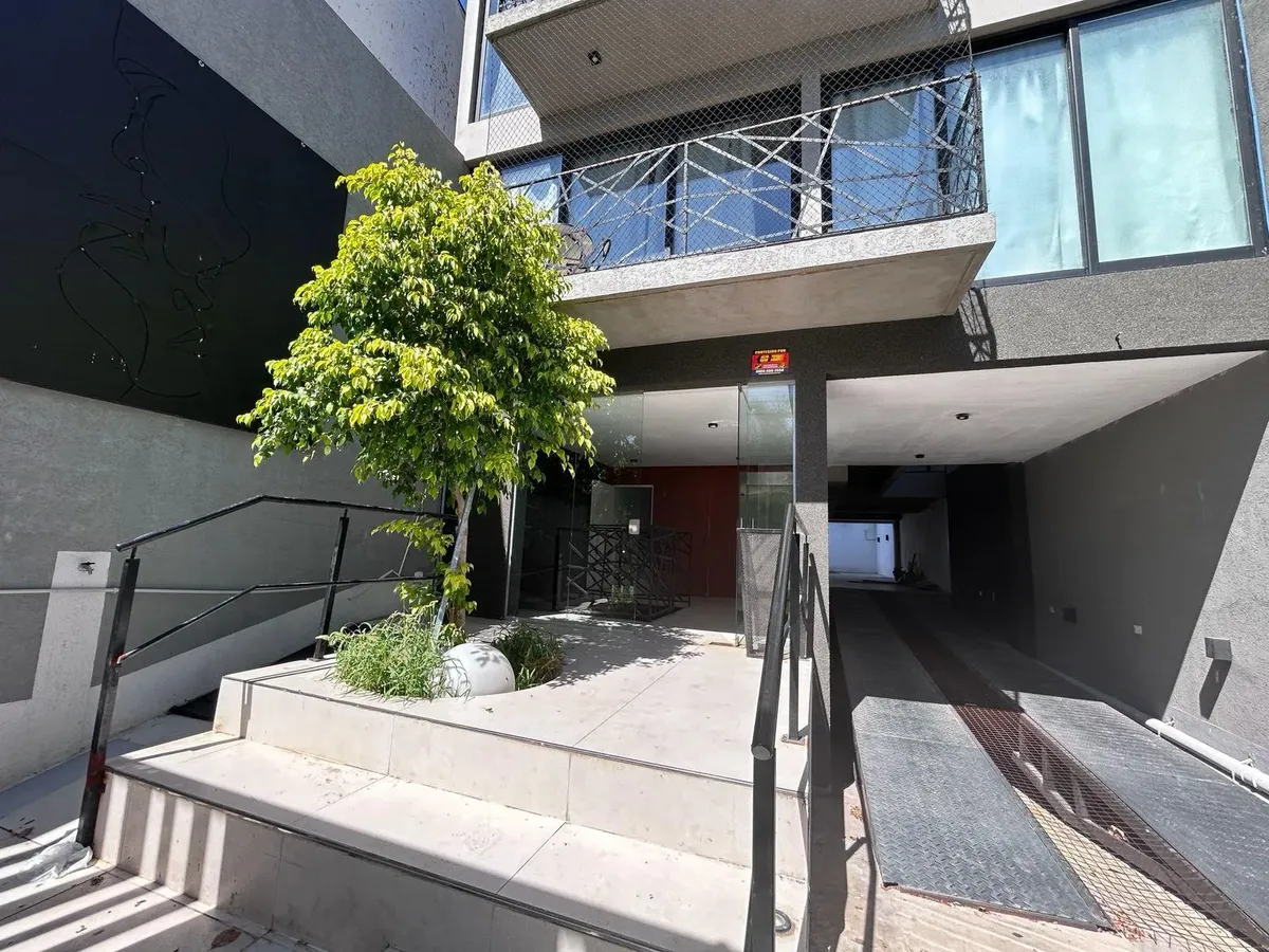 Apartamento de 2 ambientes com 1 quarto com varanda em Lanús Oeste