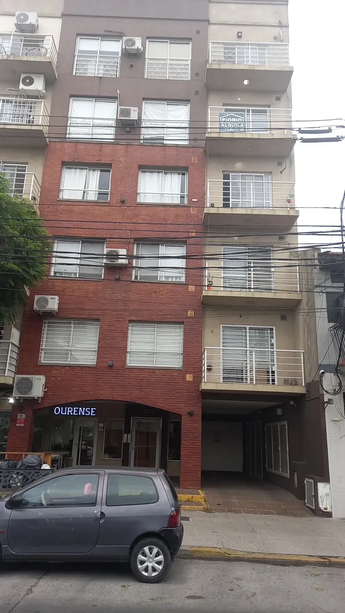 Apartamento de dois ambientes de frente em Tres de Febrero