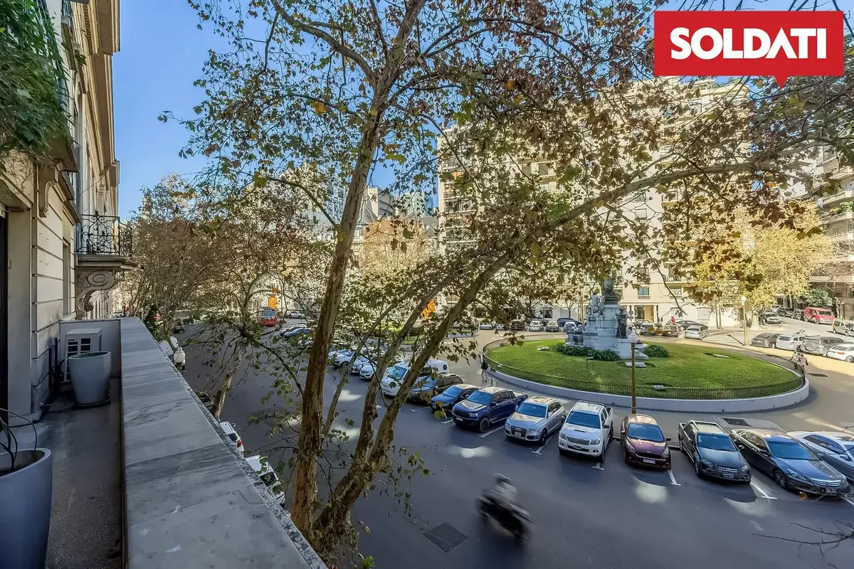 Четырёхкомнатная квартира без мебели в Retiro