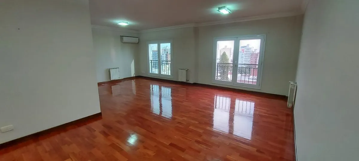 Apartamento de 4 ambientes com 3 suítes em Quilmes Centro
