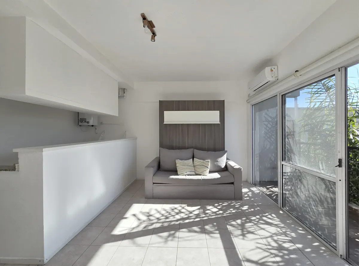 Alquiler Monoambiente-pileta Balcon Parrilla Coch Moron, Moron, Argentina 30.0m2 Totales 1 Ambientes 1 Baño 10 Años Ver Descripción Completa En: Https://remax.com.ar/420631211-11