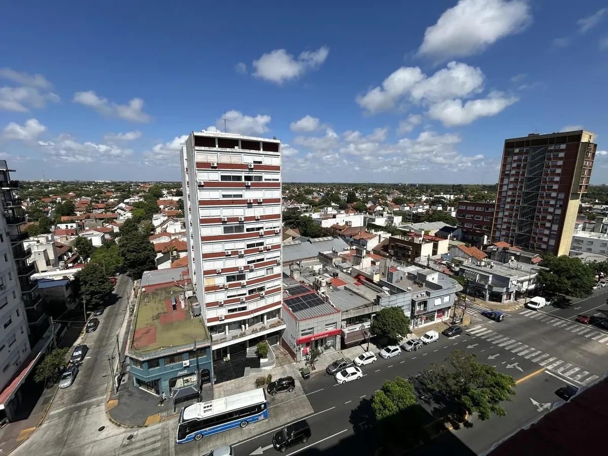 Apartamento de 3 ambientes com varanda no centro de Martínez