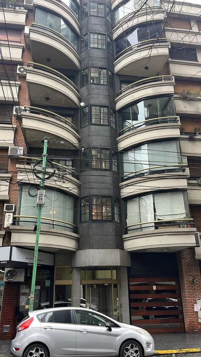 Furnished two-bedroom half-floor apartment in Caballito