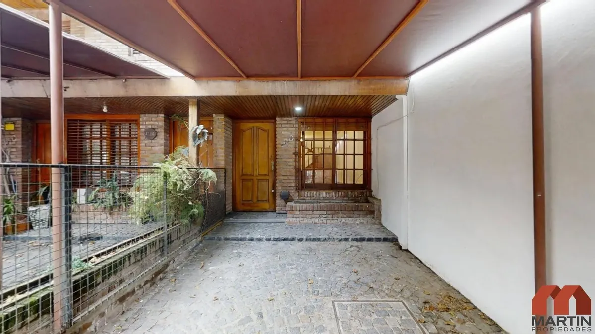 Duplex de 4 ambientes em Olivos com 3 dormitórios, garagem e jardim