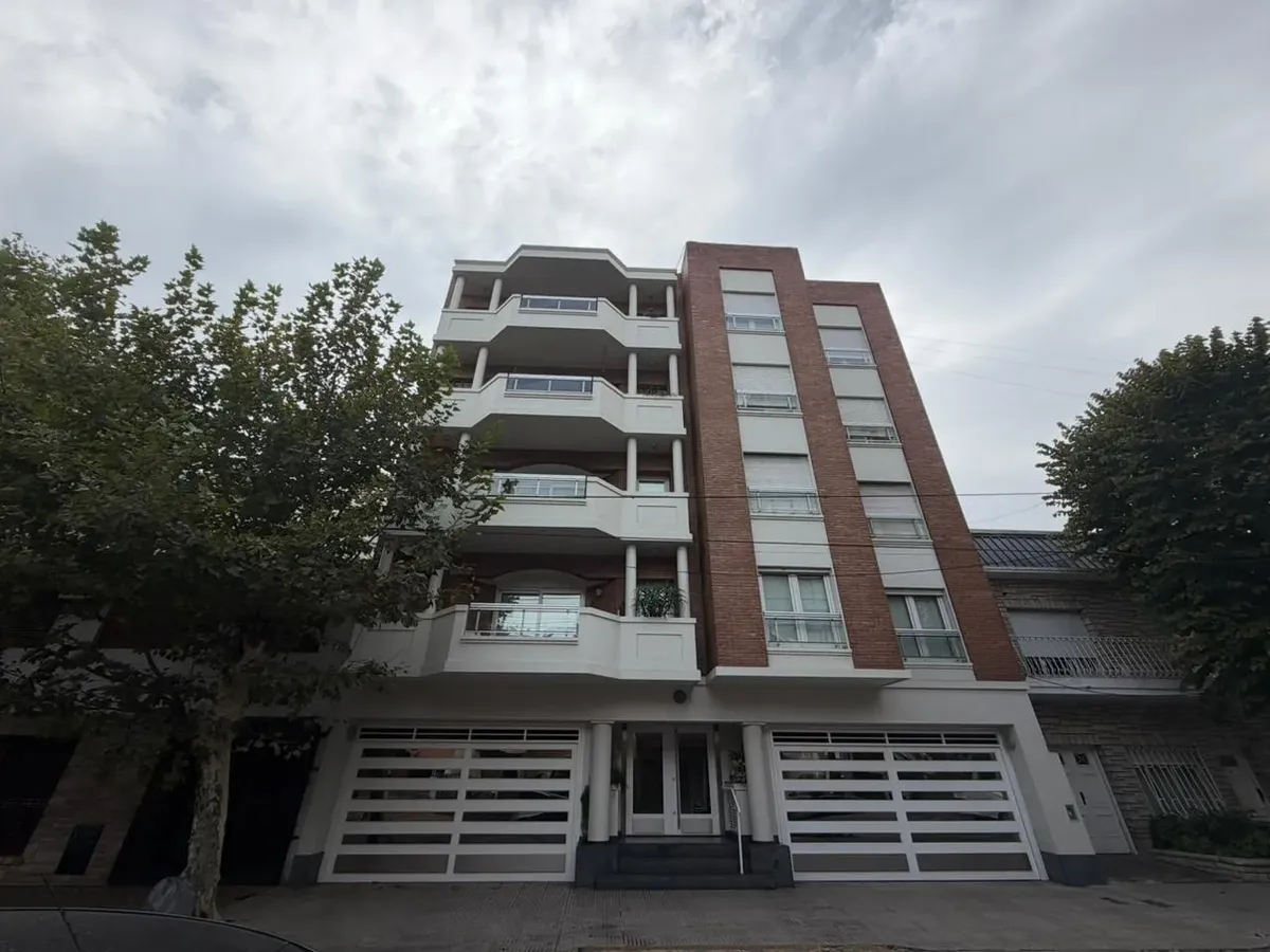 Apartamento de 4 ambientes em Ramos Mejia