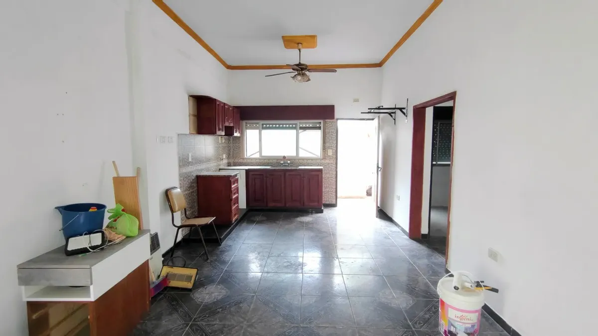 PH de três ambientes com 2 quartos e 2 pátios em Lanús