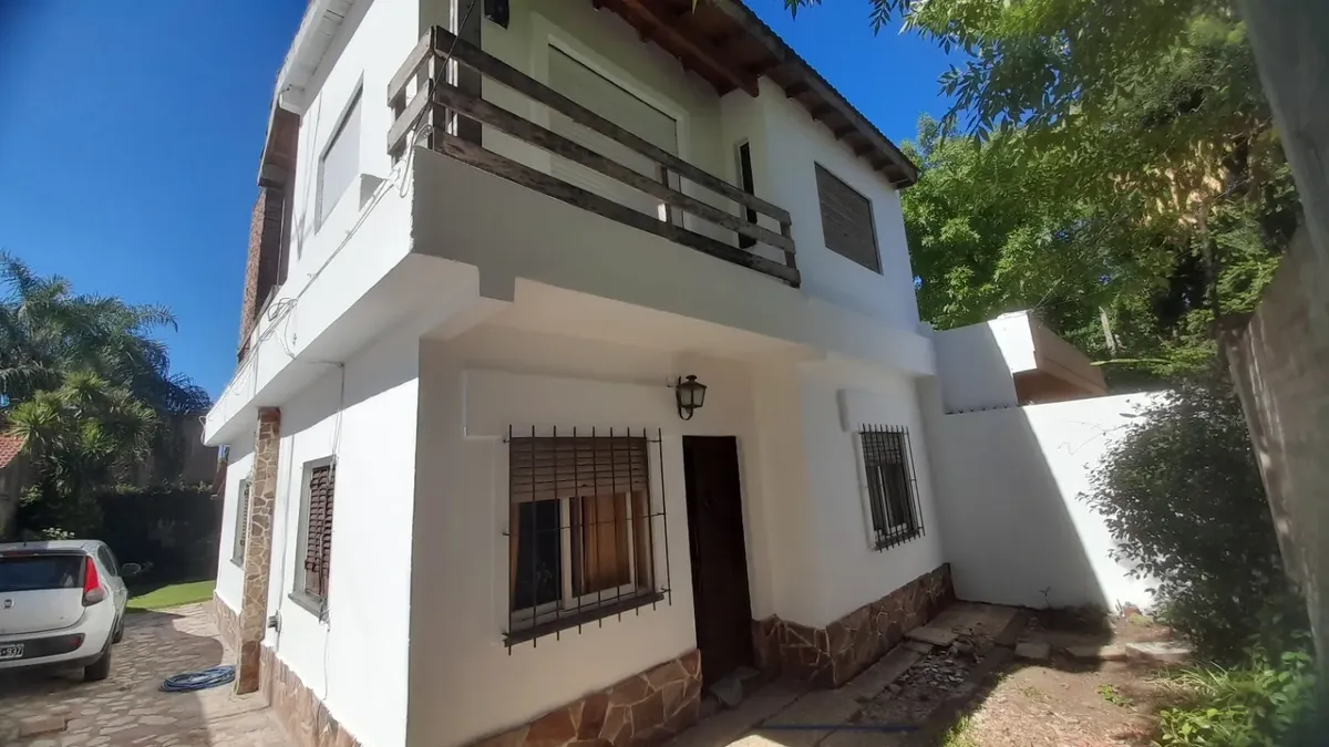 Casa com 2 dormitórios em Ituzaingó Norte com vaga para 2 veículos