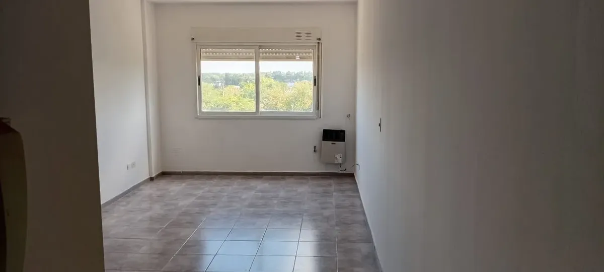 Monoambiente Luminoso En El Centro De San Miguel. Recién Pintado Con El Piso Nuevo