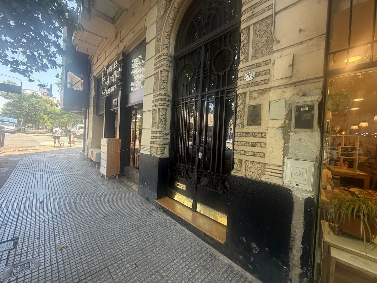 Six-room apartment on Av. Belgrano in Balvanera