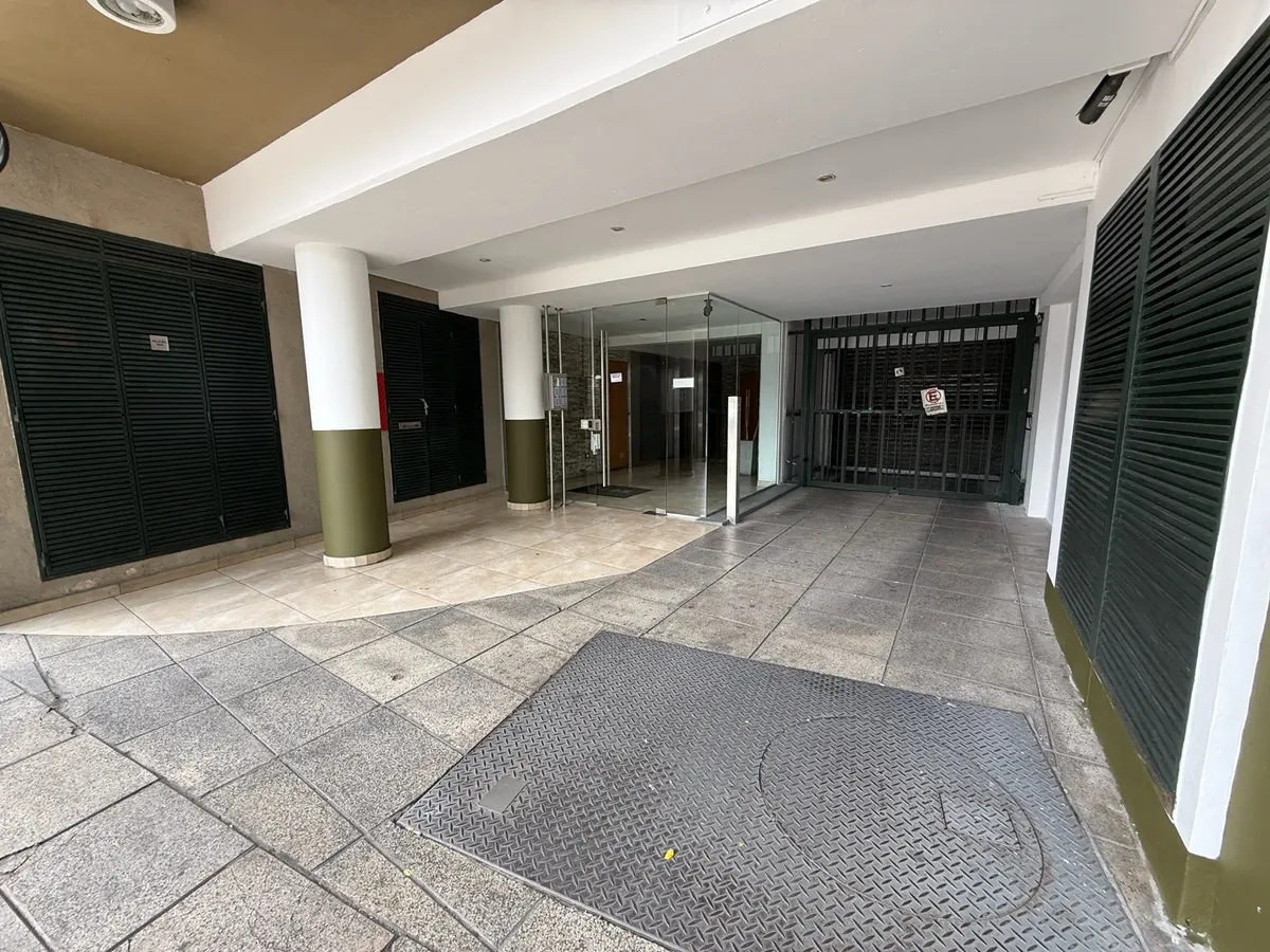 Monoambiente con cochera fija cubierta en Villa Urquiza