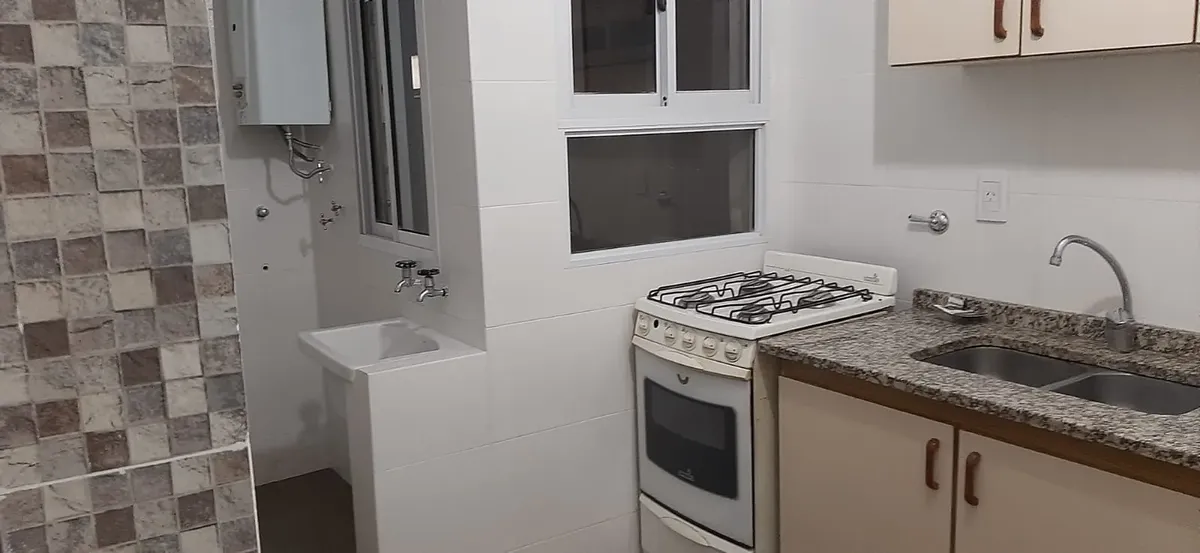 Apartamento de dois ambientes com 1 quarto em Flores