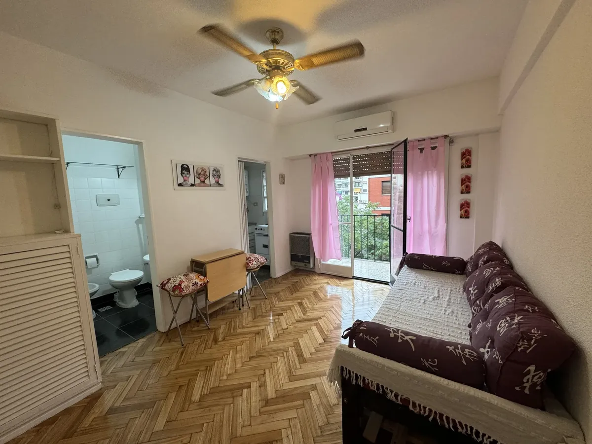 Kitnet mobiliada no 5º andar de frente em Colegiales