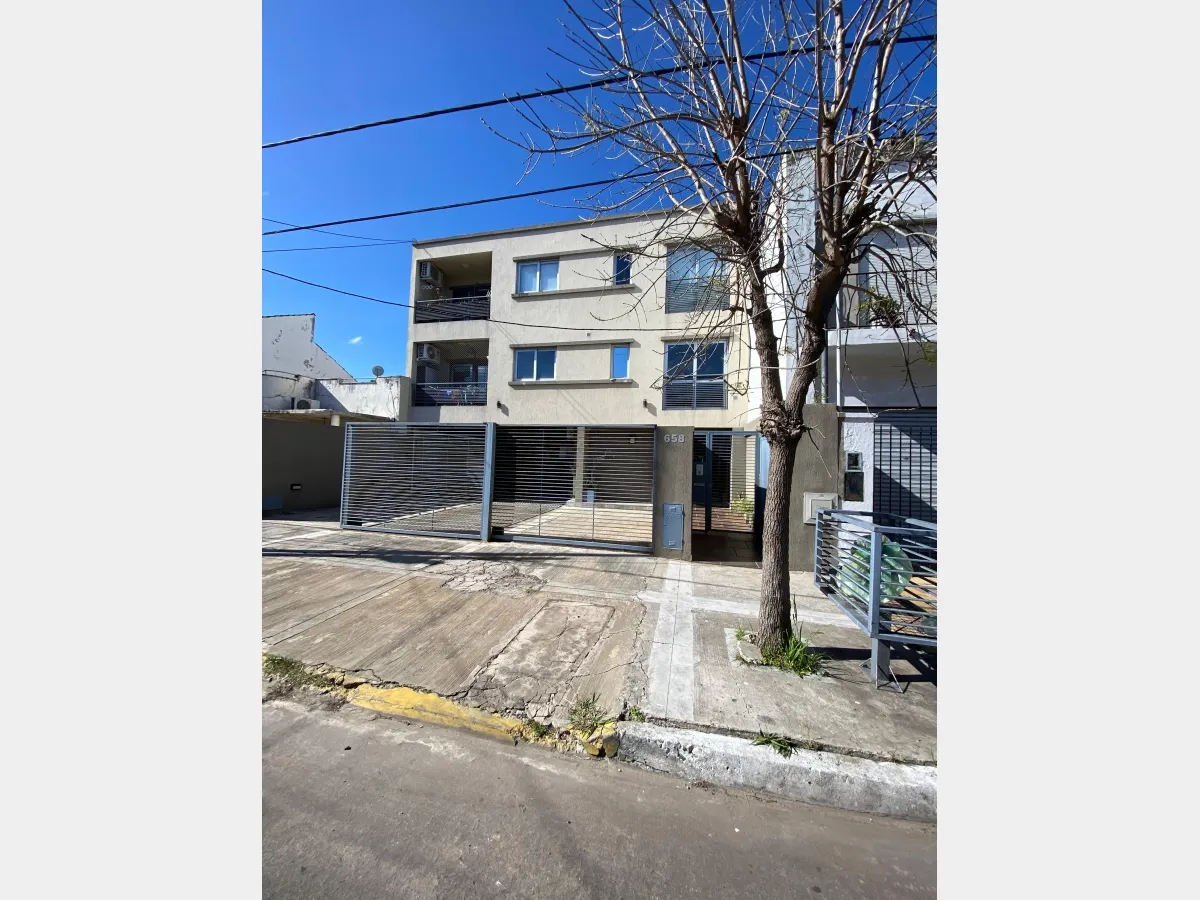 Apartamento de 1 quarto com entrada de carro em La Matanza