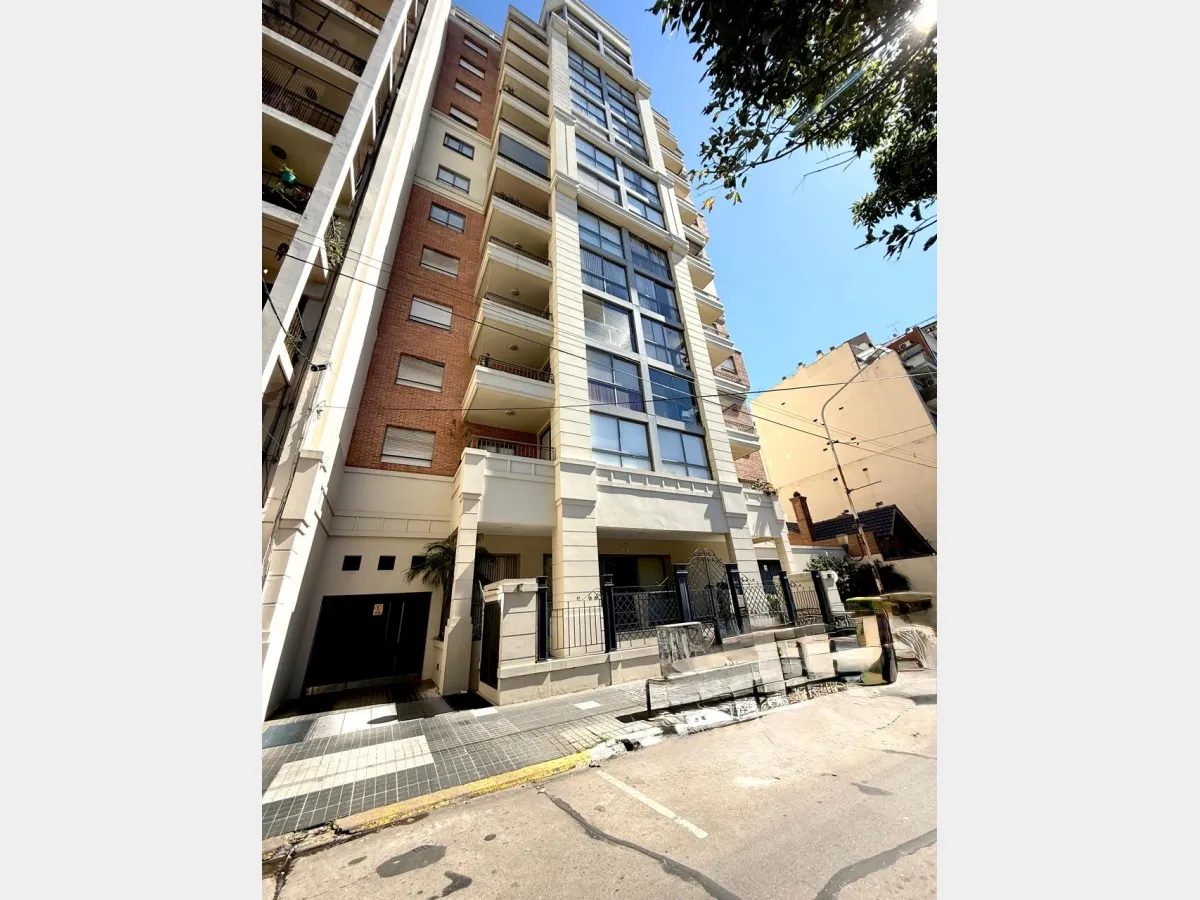 Furnished two-bedroom apartment in Ramos Mejía facing Plaza Mitre