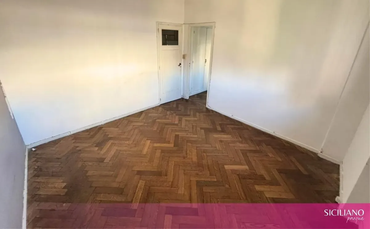 Three-room apartment with office space in Monserrat