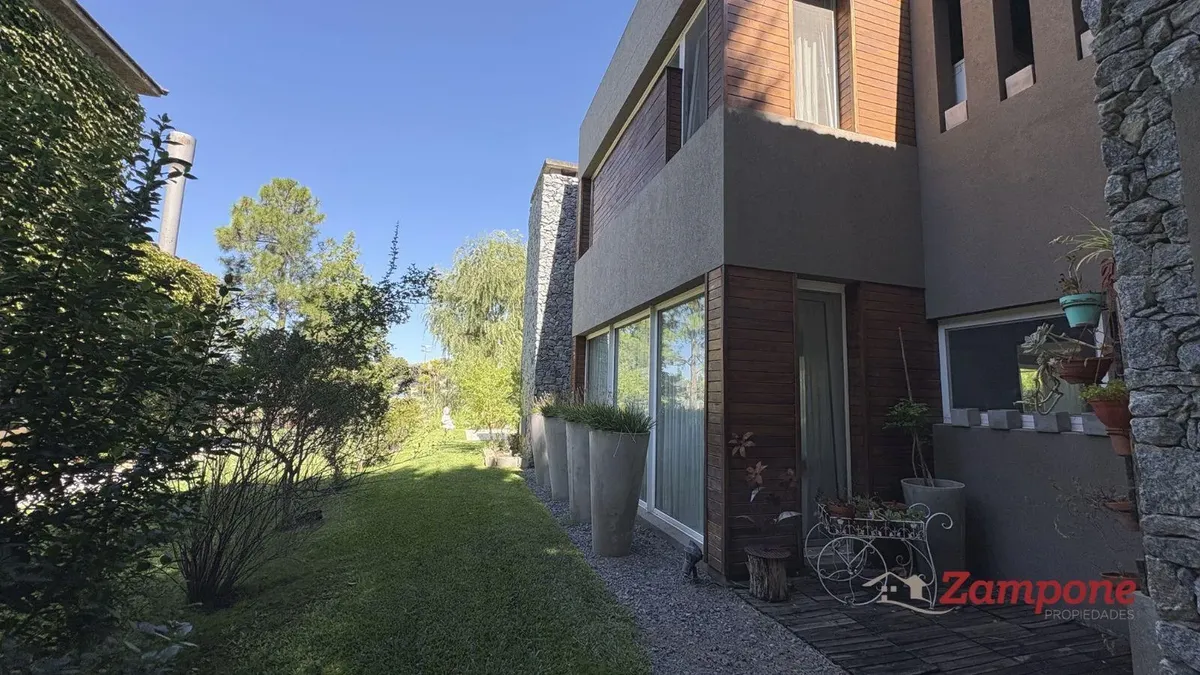 Casa de 5 ambientes en Saint Thomas (Este-Oeste)