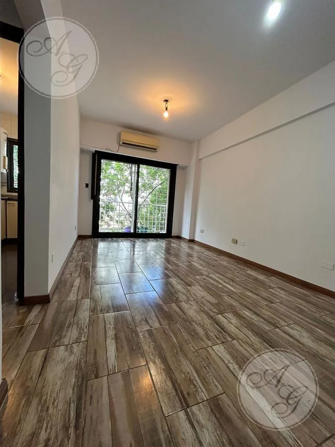Departamento de 2 ambientes refaccionado a nuevo con balcón en San Cristóbal
