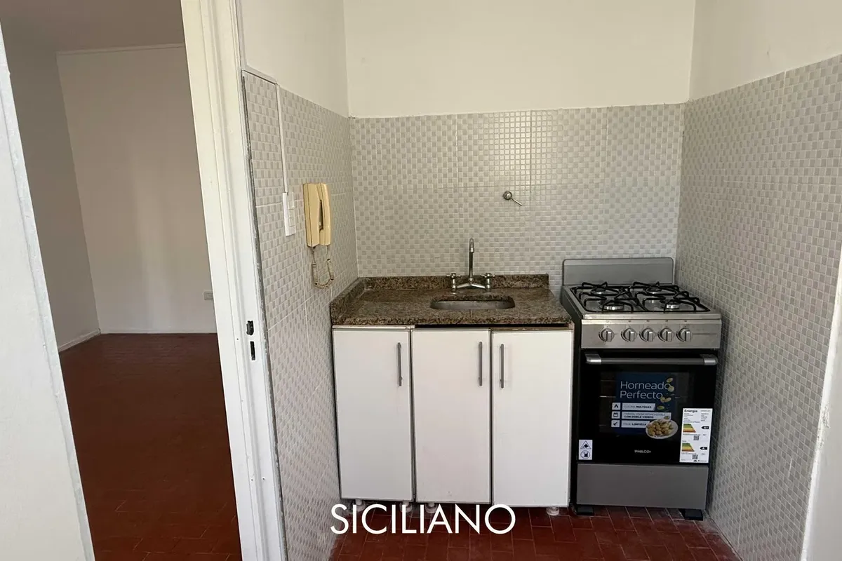 Apartamento de 2 ambientes lateral em Boedo