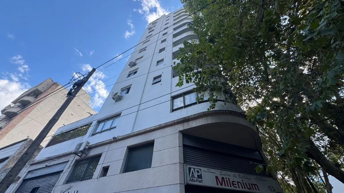 Apartamento de 2 dormitórios com varanda em La Plata