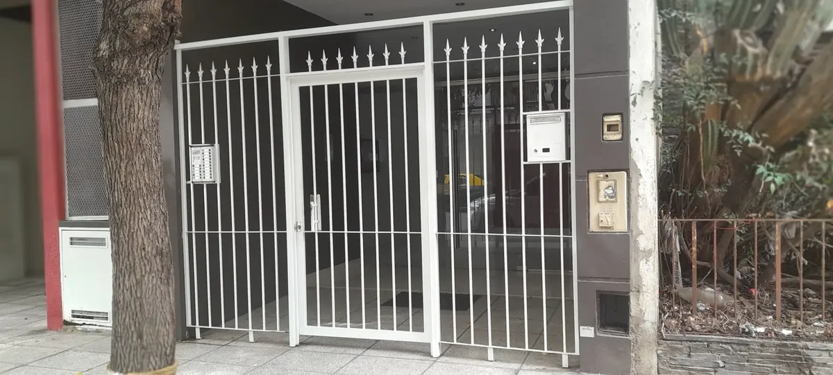 Kitnet de um ambiente com varanda em Floresta