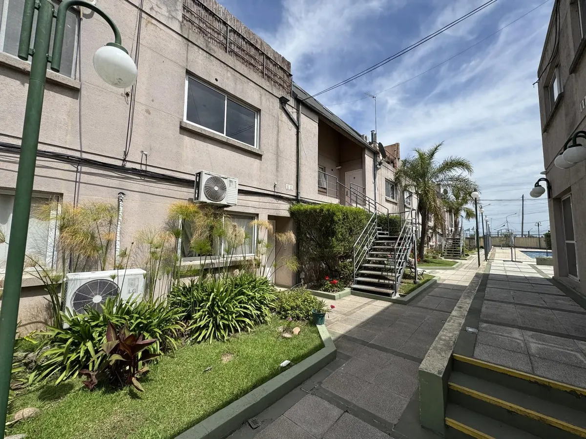 Departamento De 3 Ambientes Y Medio Con Balcón Y Parrilla Y Cochera