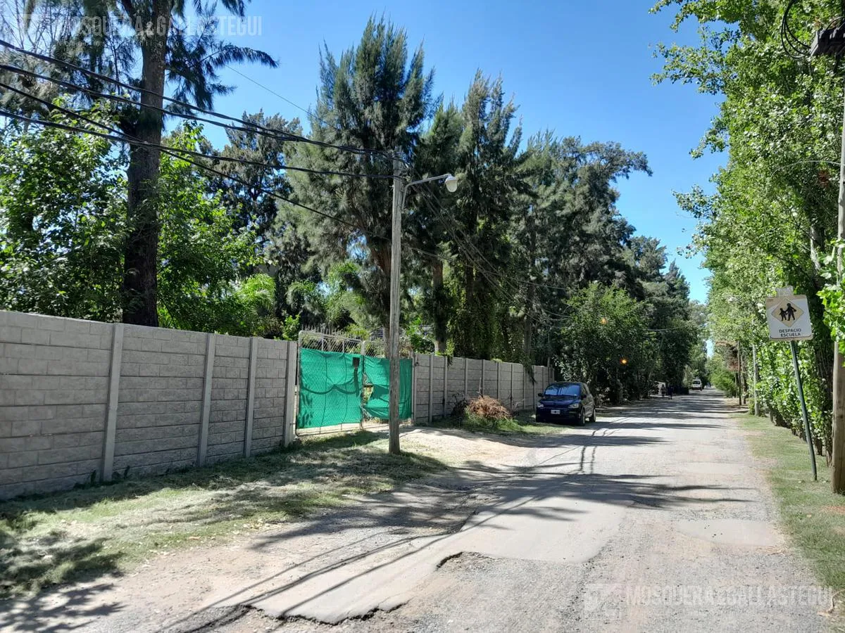 Apartment in Tigre with 5,000 m² riverside plot on Río Luján