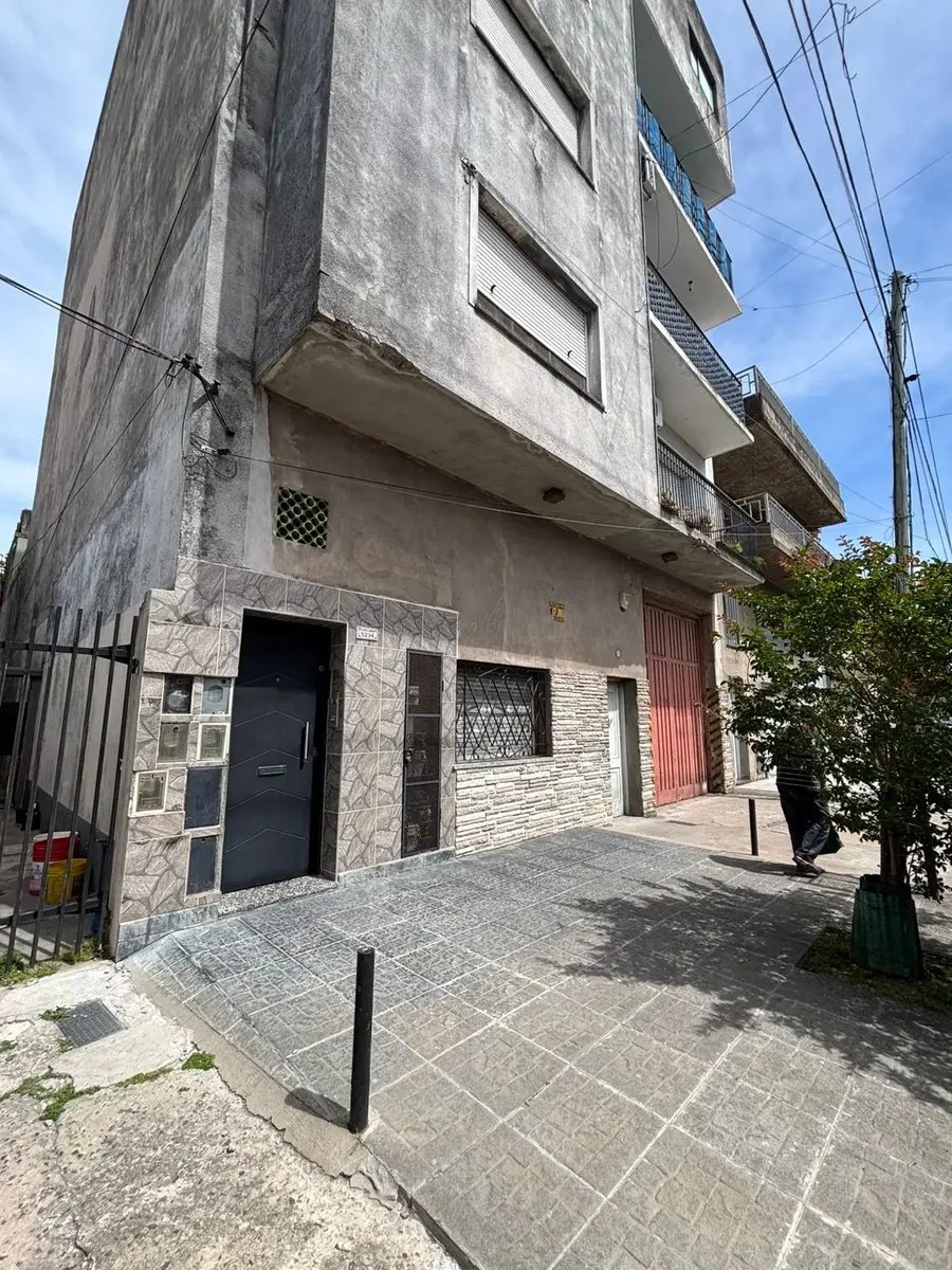 Departamento de 2 ambientes con balcón en Lanús Oeste