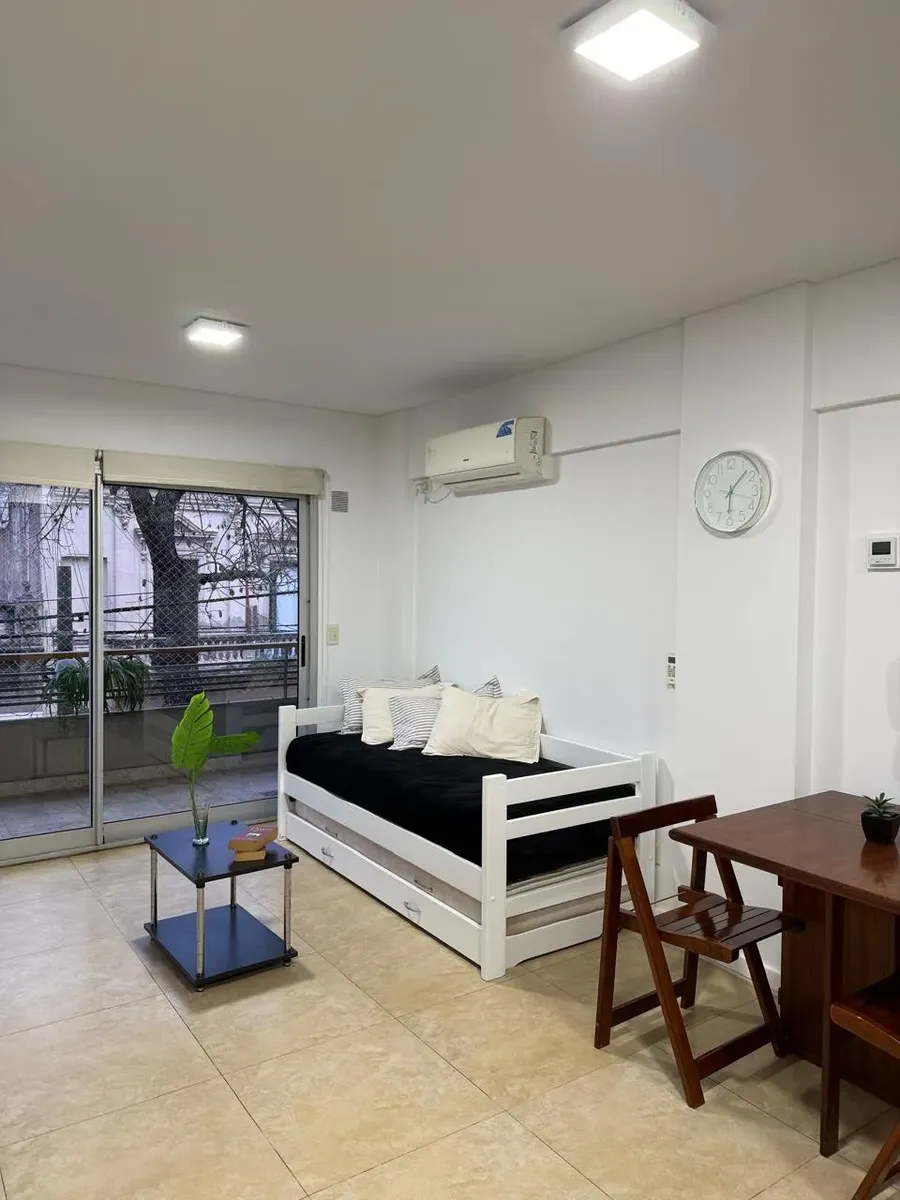 Apartamento de dois ambientes mobiliado em Barracas
