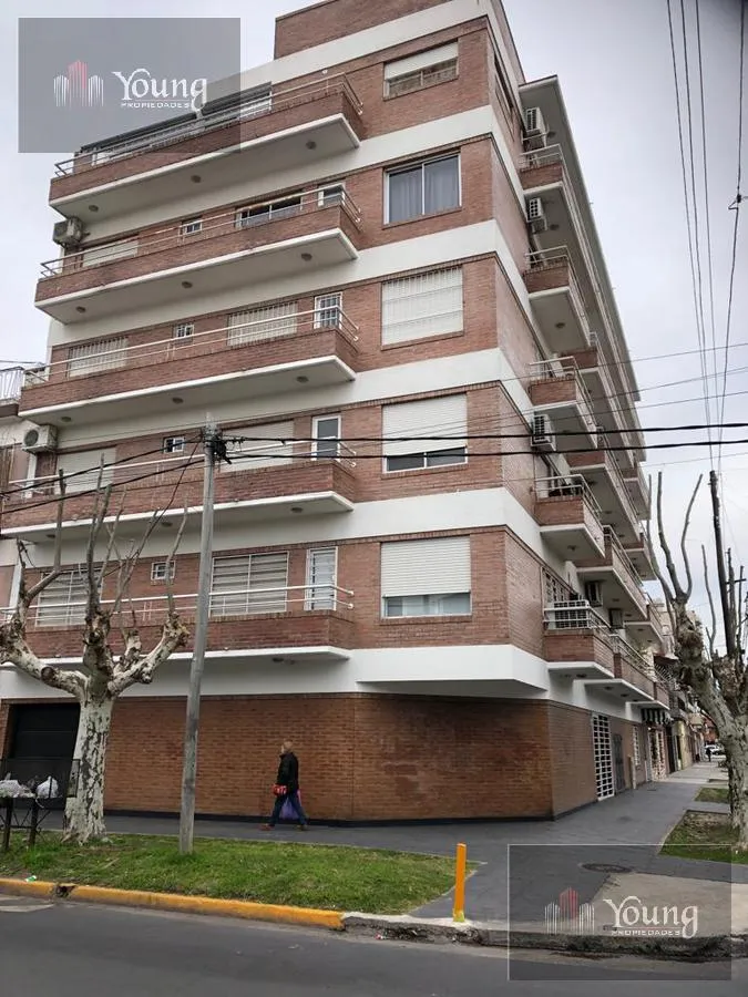 Трёхкомнатная квартира с парковочным местом в Avellaneda