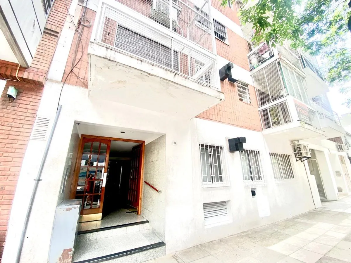 Apartamento de 3 ambientes com varanda e depósito em Boedo