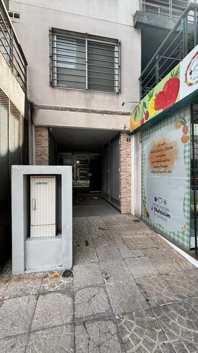 Квартира-студия в Tres de Febrero с балконом французского типа