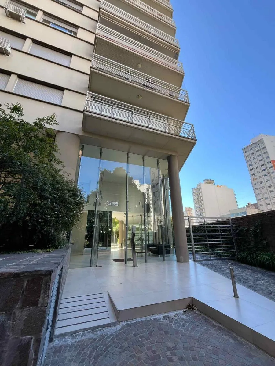 Apartamento duplex de 3 ambientes com 2 dormitórios em Olivos