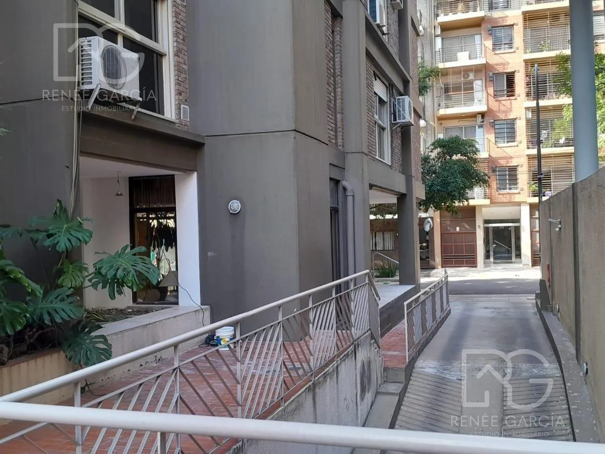 Three-bedroom half-floor apartment with assigned parking in Núñez
