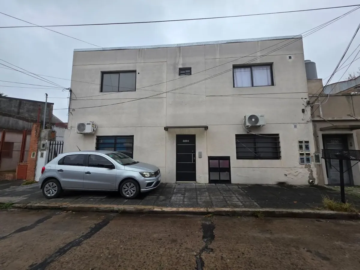 Two-room apartment in Caseros, Tres de Febrero with street-facing front