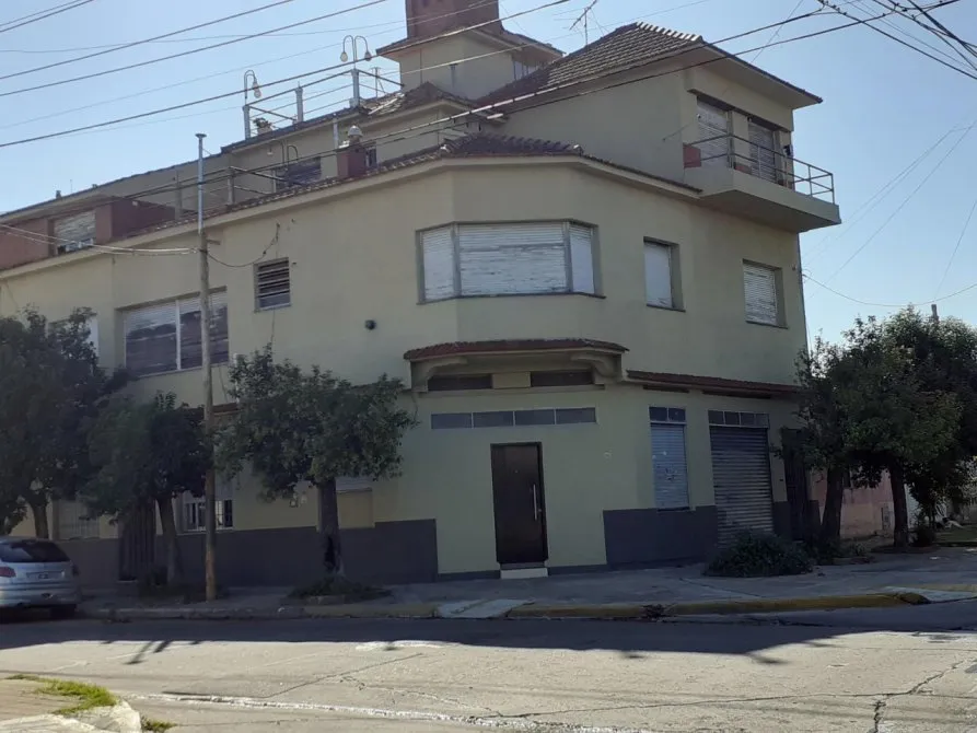 Three-bedroom PH first-floor apartment in Lomas de Zamora