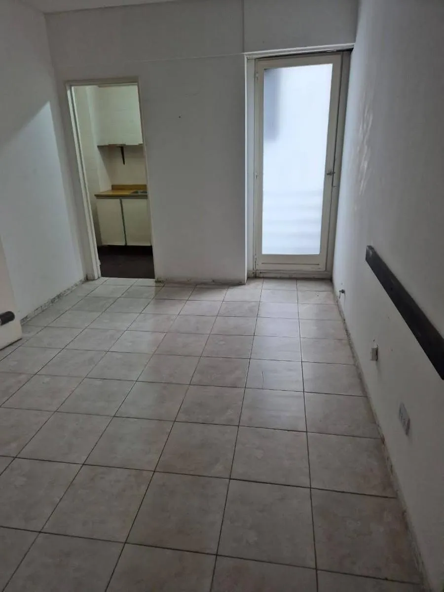 Departamento de 2 ambientes en Flores (esquina Helguera y Avellaneda)