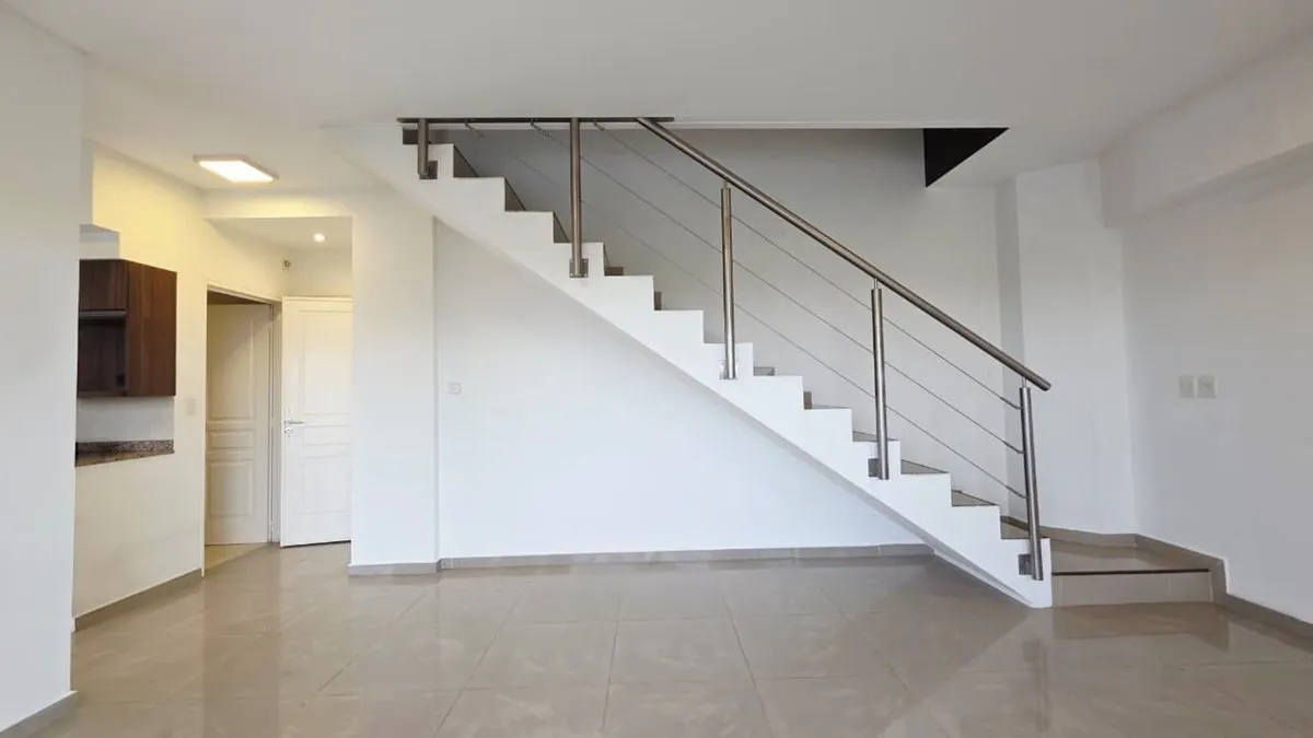 Departamento tipo dúplex de 3 ambientes en Flores con cochera opcional