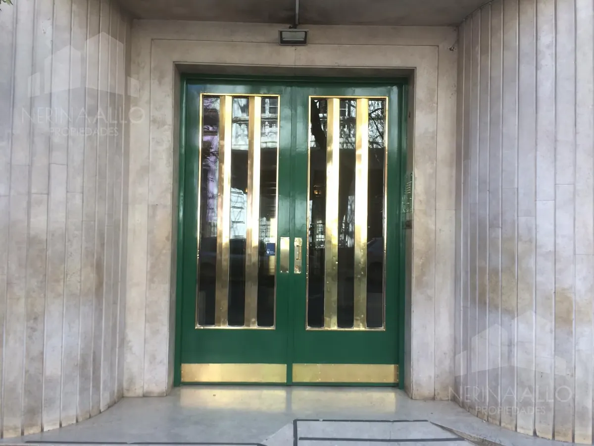 Departamento de 3 ambientes amoblado con dependencia en Monserrat