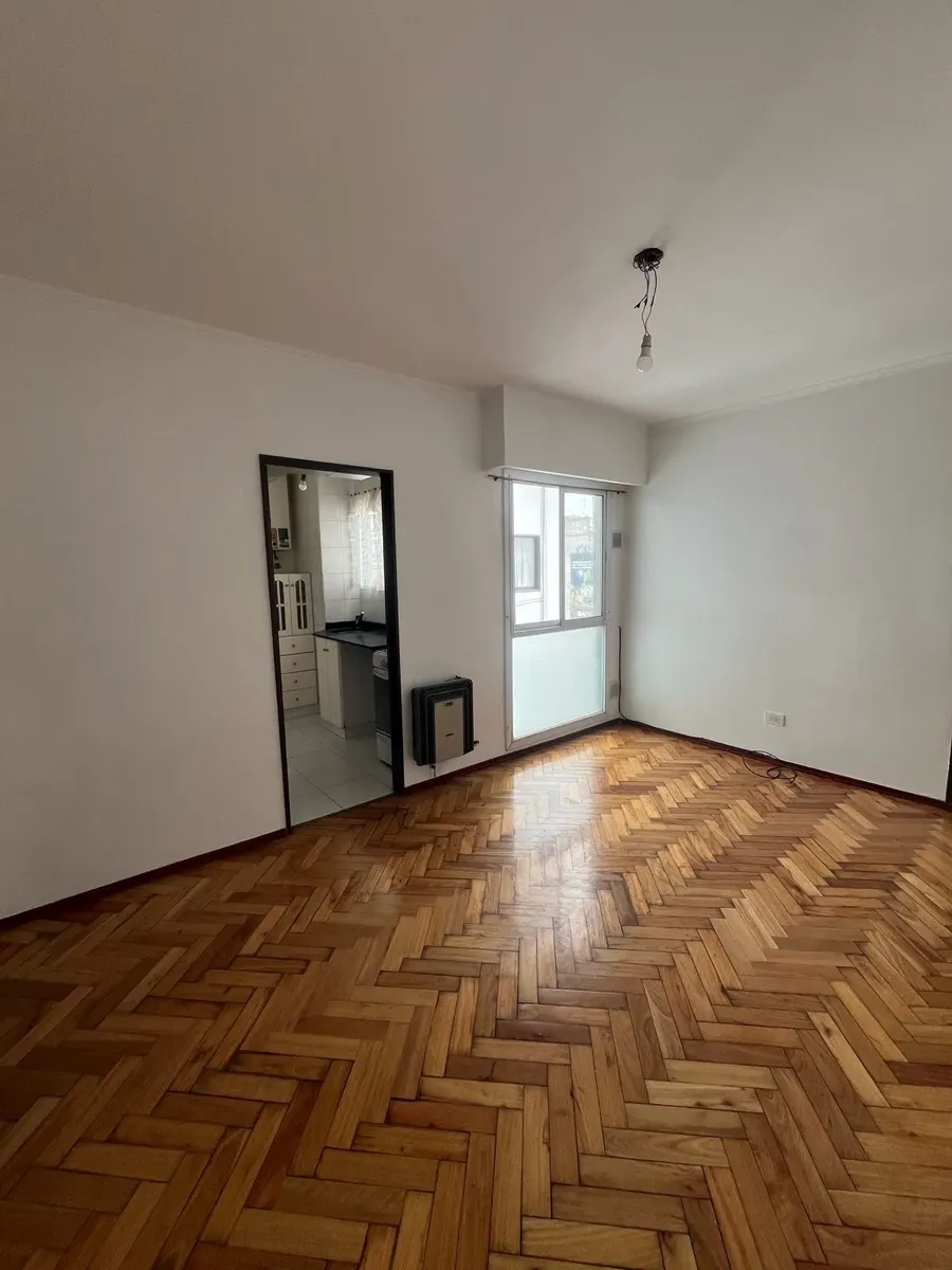 Two-room apartment with balcony in Núñez