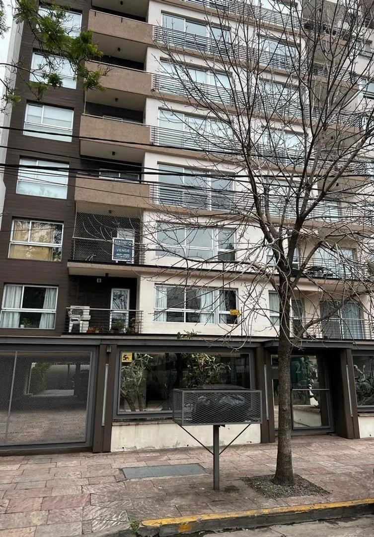 Studio apartment in Morón near the commercial centre