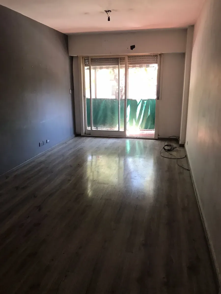 Apartamento de 4 ambientes de frente para a rua em Boedo