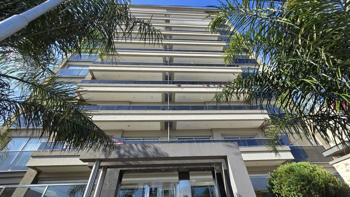 Apartamento de 2 ambientes com vaga de garagem em Lanús