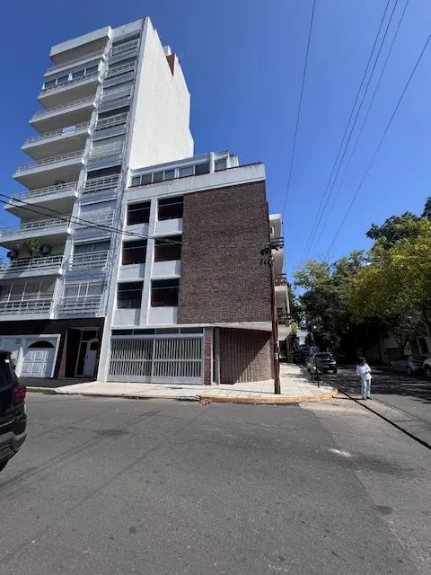 Квартира в Quilmes Centro с 3 спальнями, гаражом и кладовой