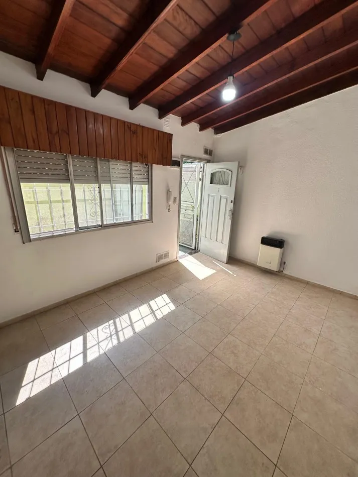 Apartamento tipo PH interno com 1 quarto e escritório em Lanús